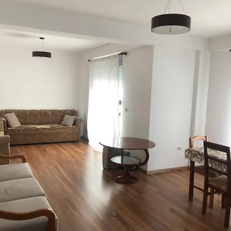 アパート Guest House, Apartament Me Qera Ditore,