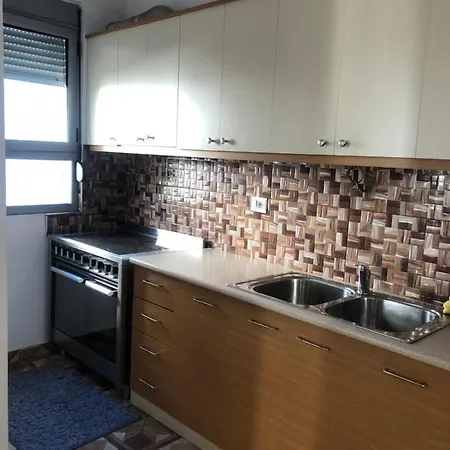 Guest House, Apartament Me Qera Ditore,