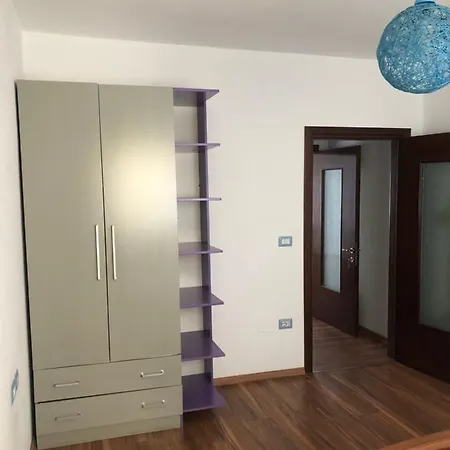 Guest House, Apartament Me Qera Ditore, アパート
